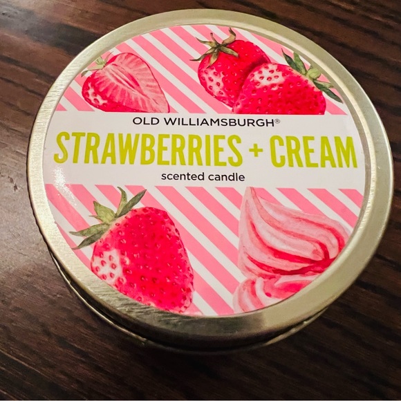 Old Williamsburgh Jar Candle - Strawberries & Creme - Picture 3 of 5